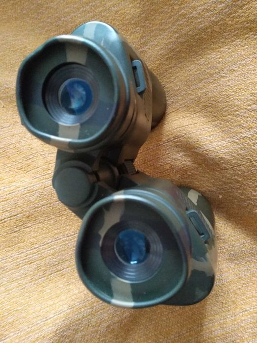 Продам бинокль Bravis 7-24x50