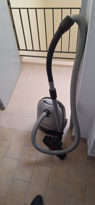 Aspirador  de saco vampyr AEG em ótimo estado