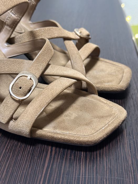 Босоніжки Stradivarius замша