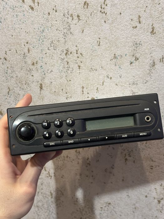 Продам автомагнитолу Renault оригинал.