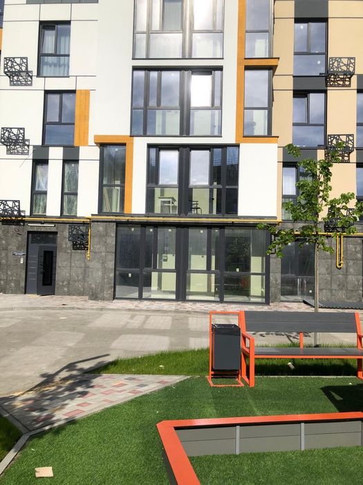 Продам 2 з кімнатну квартиру площею 64 м2 , будинок зданий