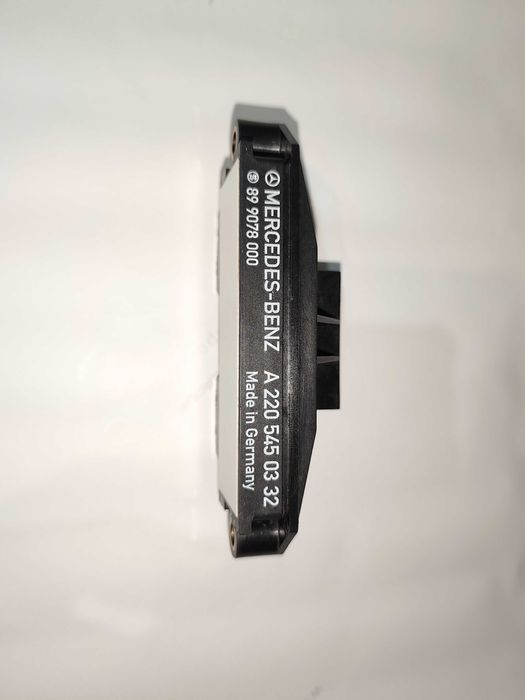 Реле свечей накала A2205450332 на Mercedes ML400E400G400S400