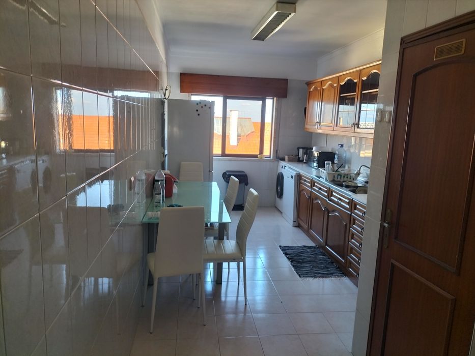 Quarto para arrendar na Brandoa