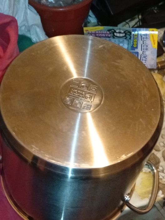 Panela em Inox toda nova nunca usada capacidade 10 litros