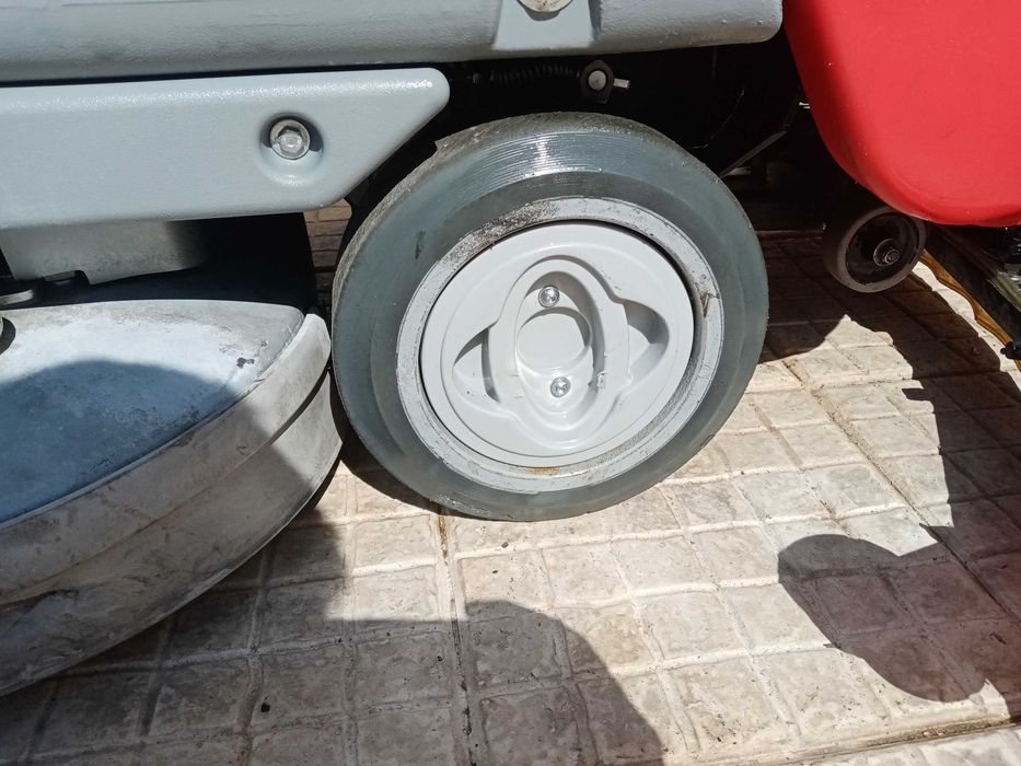 Máquina de lavar e aspirar