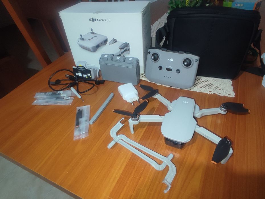 DJI Mini 2 SE Combo - Apenas 2h de Voo | 8 Ciclos Bateria