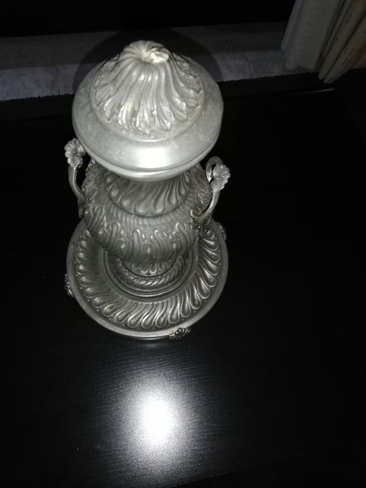 Peça decorativa em estanho