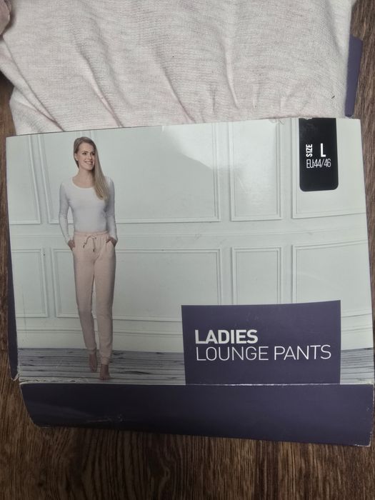 Damskie spodnie dresowe r. L