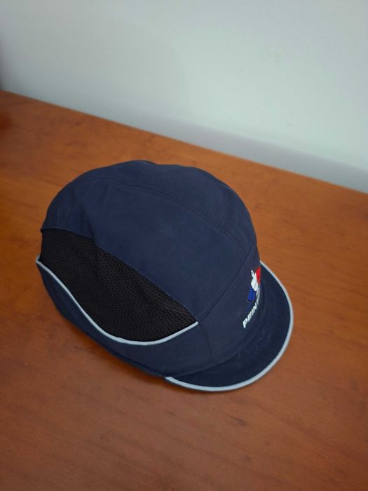 Um boné de proteção /capacete NOVO