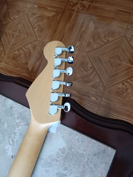 Guitarra elétrica, como nova.