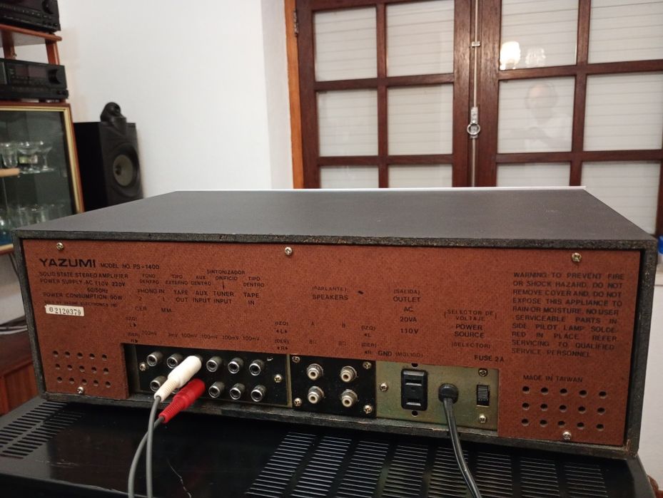 Amplificador e tuner Yazumi