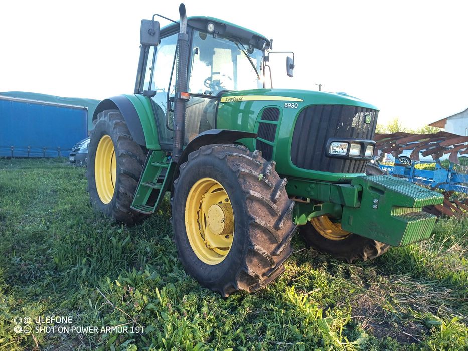 John Deere 6930.