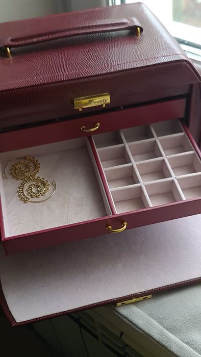 Сундучок для зберігання прикрас