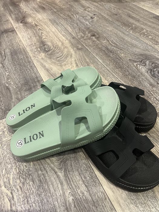 Шльопанці жіночі