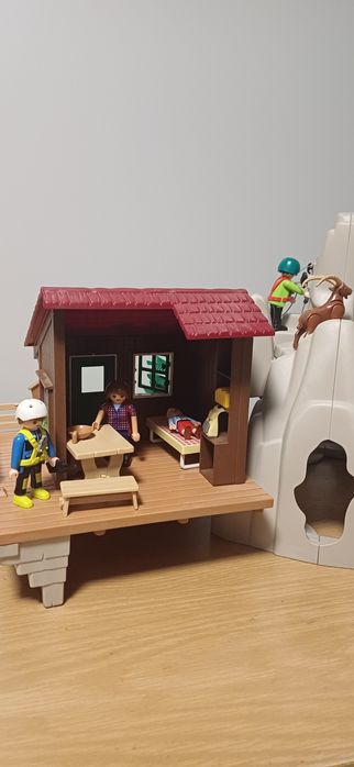 Playmobil chatka w górach
