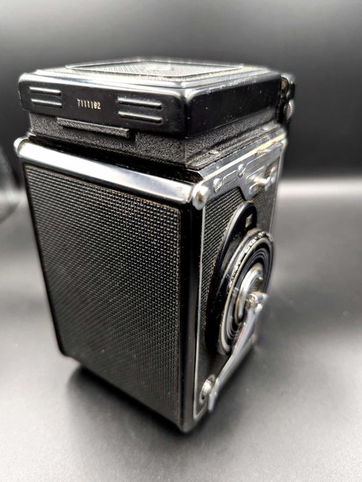 Середньоформатна камера Yachica mat-124