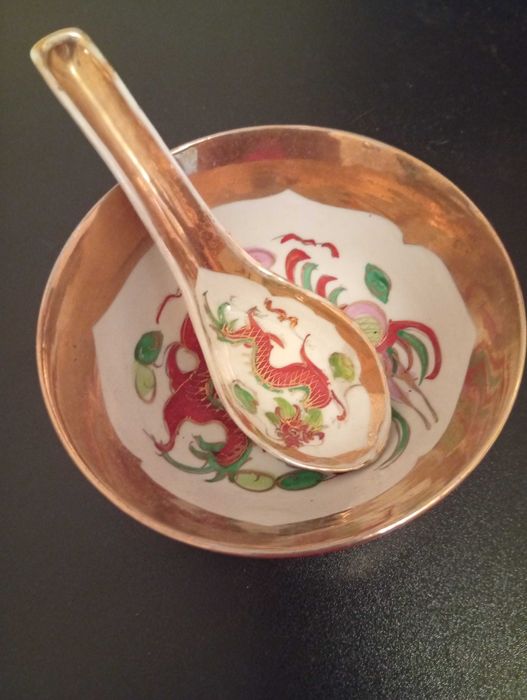 Deep plate with spoon424346869145292801