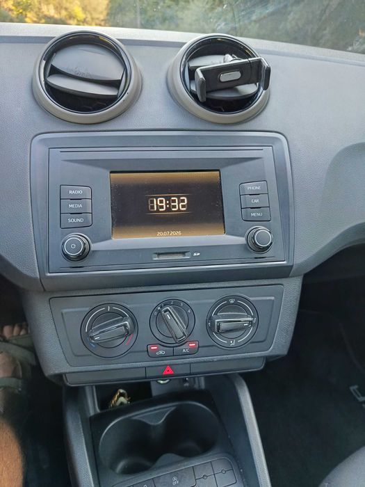 SEAT Ibiza 1.0 a gasolina 75cv