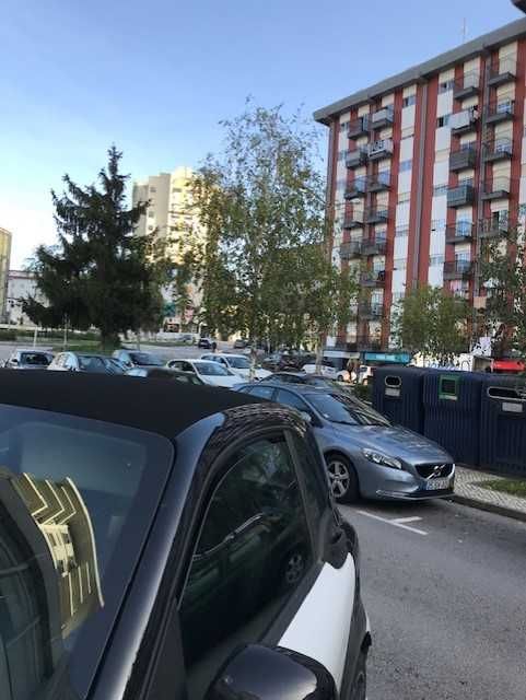 Garagem fechada para carro pequeno