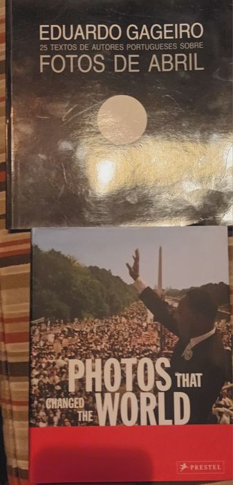 Livros com fôtos e textos