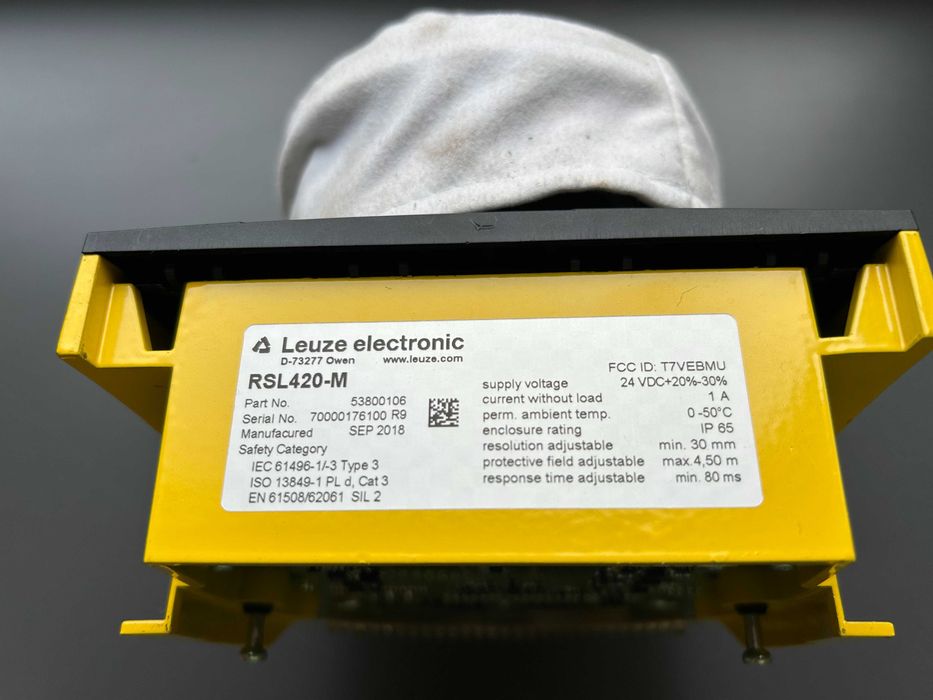 Laserowy skaner bezpieczeństwa Leuze RSL420-M