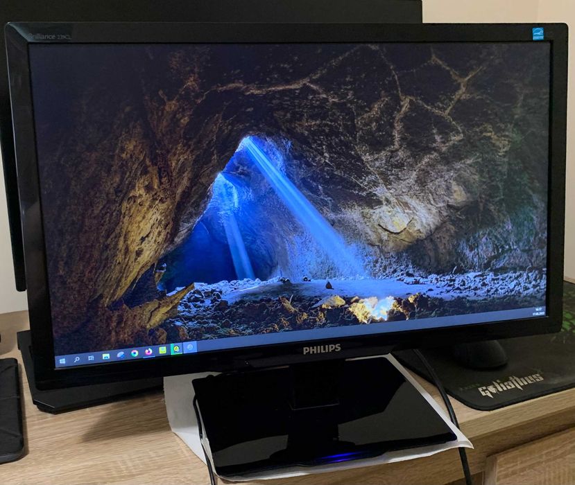 Монитор Philips 23 дюйма (FullHD)