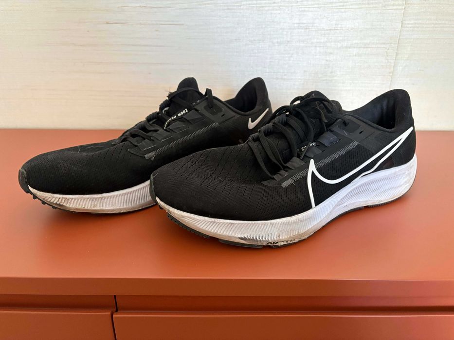 Ténis Nike Air Zoom Pegasus 38 Pretos e Brancos - Tamanho 47,5