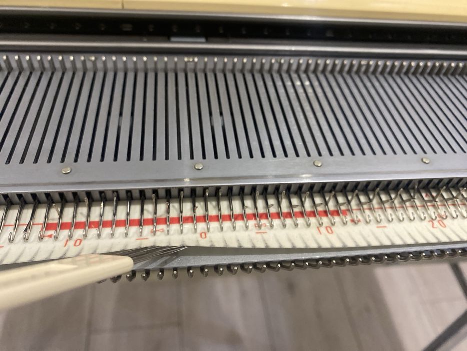 Brother kh830 вʼязальна машина 5-го класу в гарному стані (вязальная)