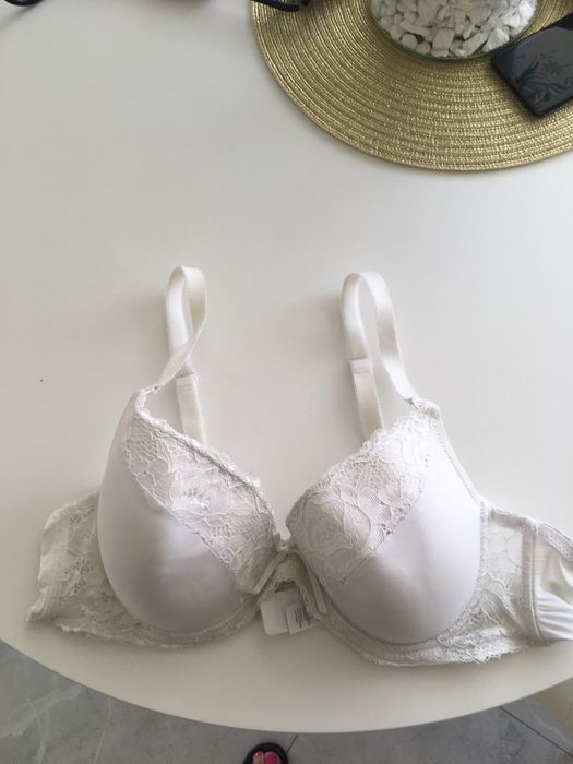 Biustonosz usztywniany