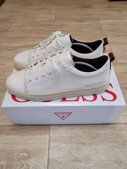 Klasyczne białe sneakersy skóra naturalna GUESS r. 44