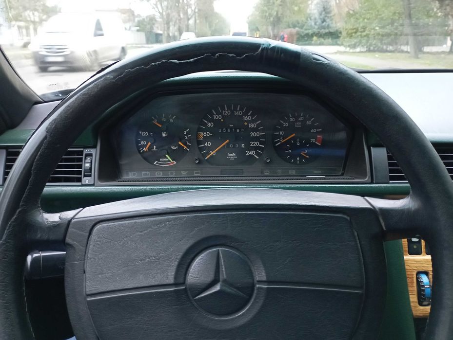 Продам Мерседес W124 E300 4 matic