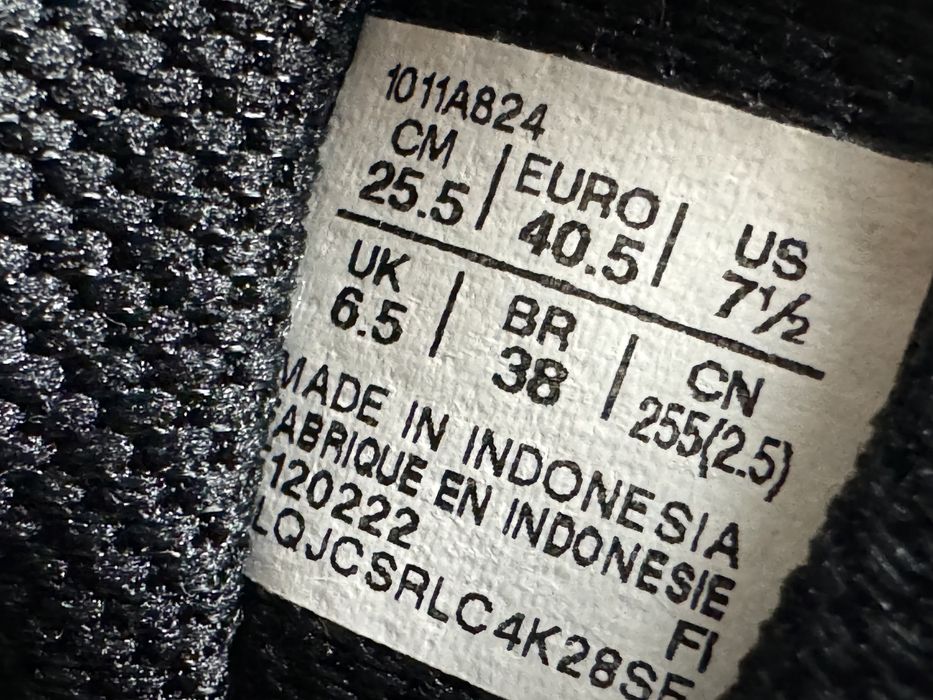 Кросівки Asics GEL-VENTURE 8 Розмір 40.5 Взуття