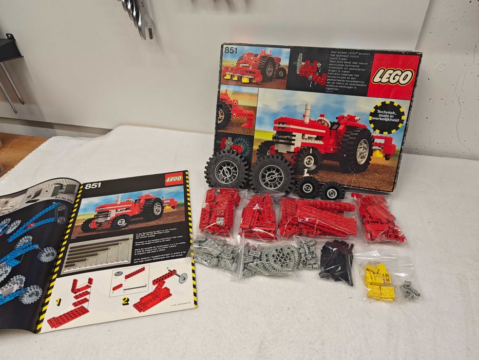 Lego Technic 851 "Tractor"; 1977; [130]