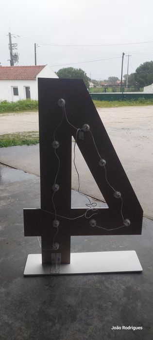 Números com iluminação para festas.