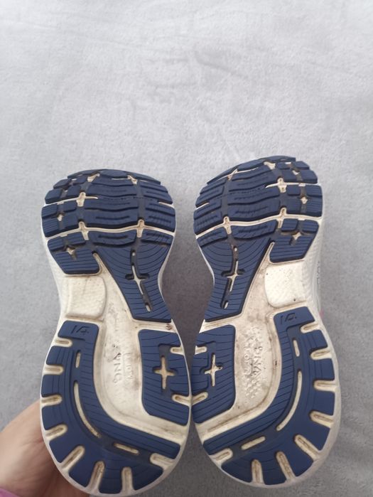 Женские кроссовки беговые Brooks р40.5