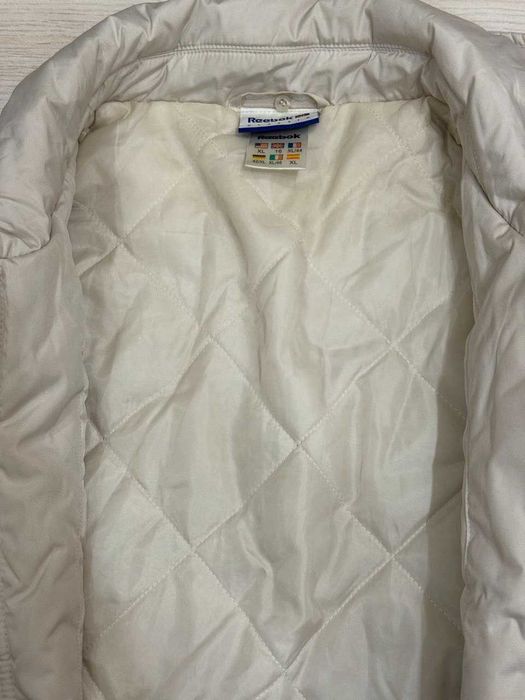 Женская спортивная куртка Reebok.