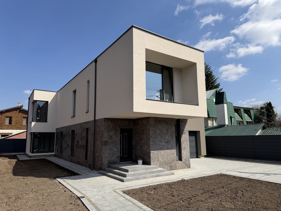 Продаж 2-поверхового будинку Брюховичі 222 м2 5,6 сот