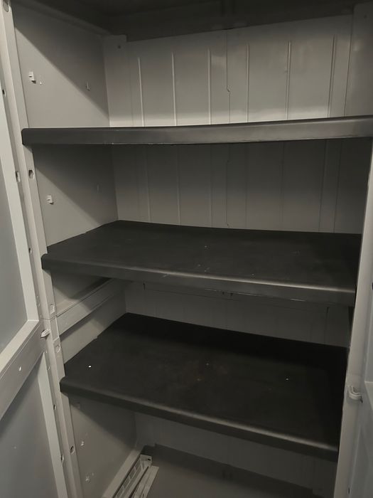 Armário em plástico