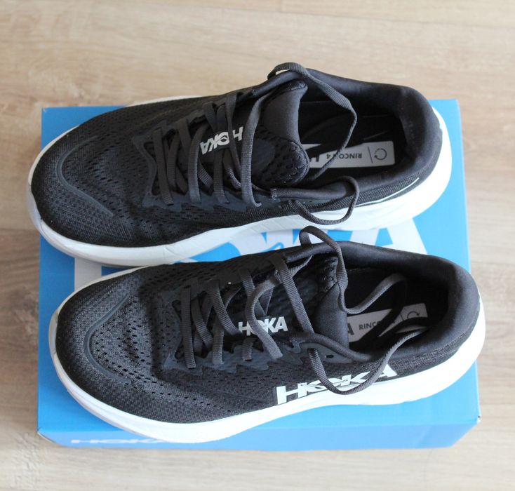 Buty do biegania Hoka Rincon 4 Wide czarne – prawie nowe
B