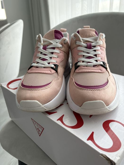 Кросівки Guess 41 р.