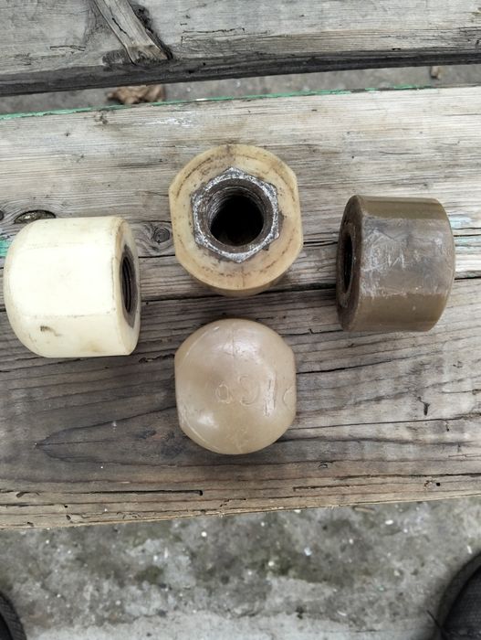 Гайки "глухие", М 22/1, левая резьба б/у.