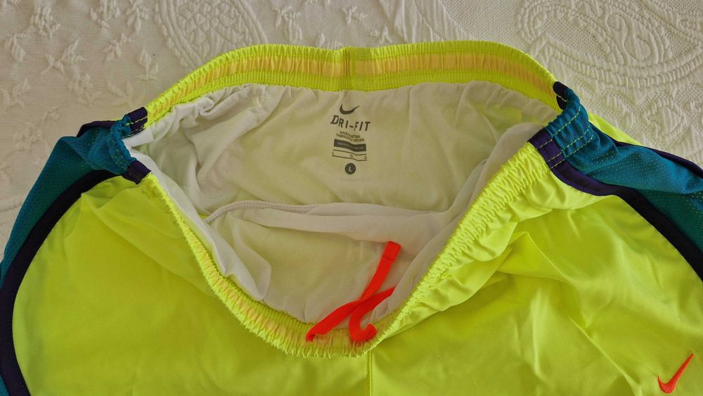 Calções Nike, amarelos, Dri-Fit, tamanho L