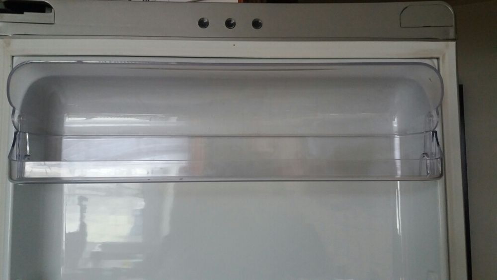 Półki na drzwi do chłodziarki Ariston