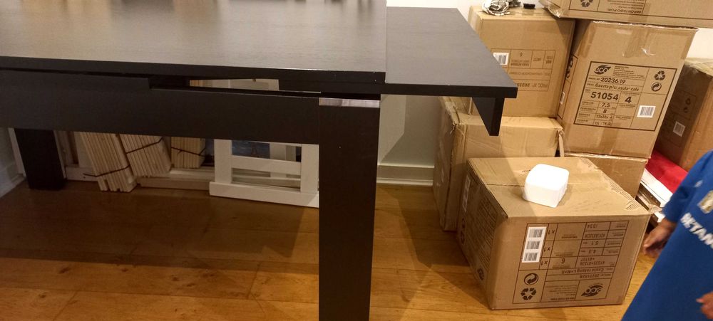 Mesa Minimalista Extensível Madeira Preta e 4 Cadeiras