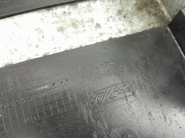 Base / caixa da bateria VOLVO V50 (MW)
