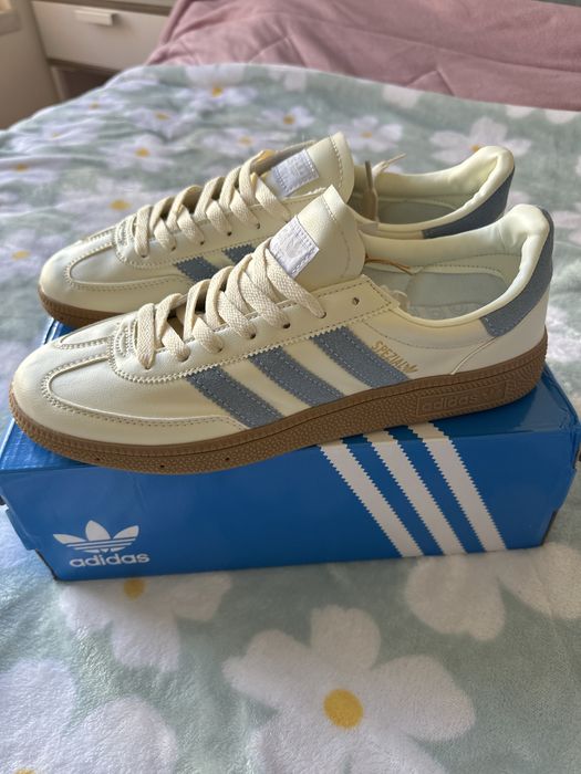 Adidad Spazial azul celeste e branco. Novo na caixa. T43