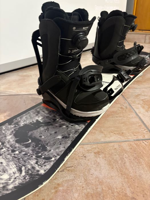 KOMPLET: deska snowboardowa Bataleon 130cm z wiązaniami +buty US 7.5