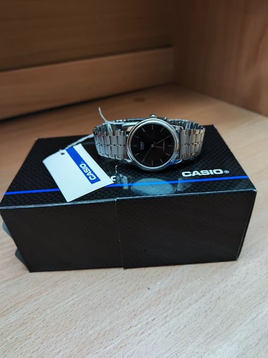 Zegarek casio srebrny