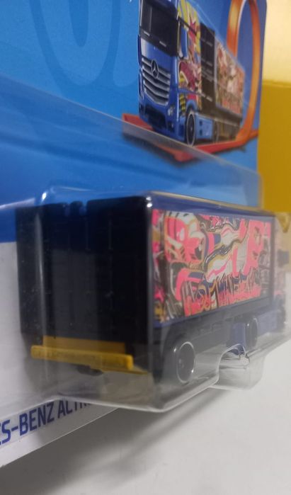Mercedes-benz actros hot wheels