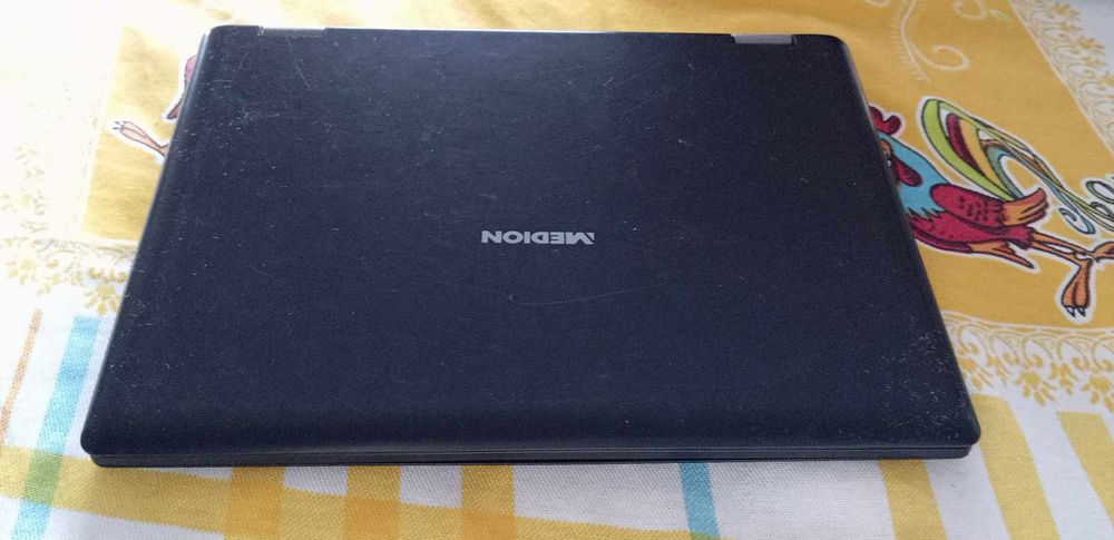 Vendo computador híbrido mdiom 11,3 que não liga.